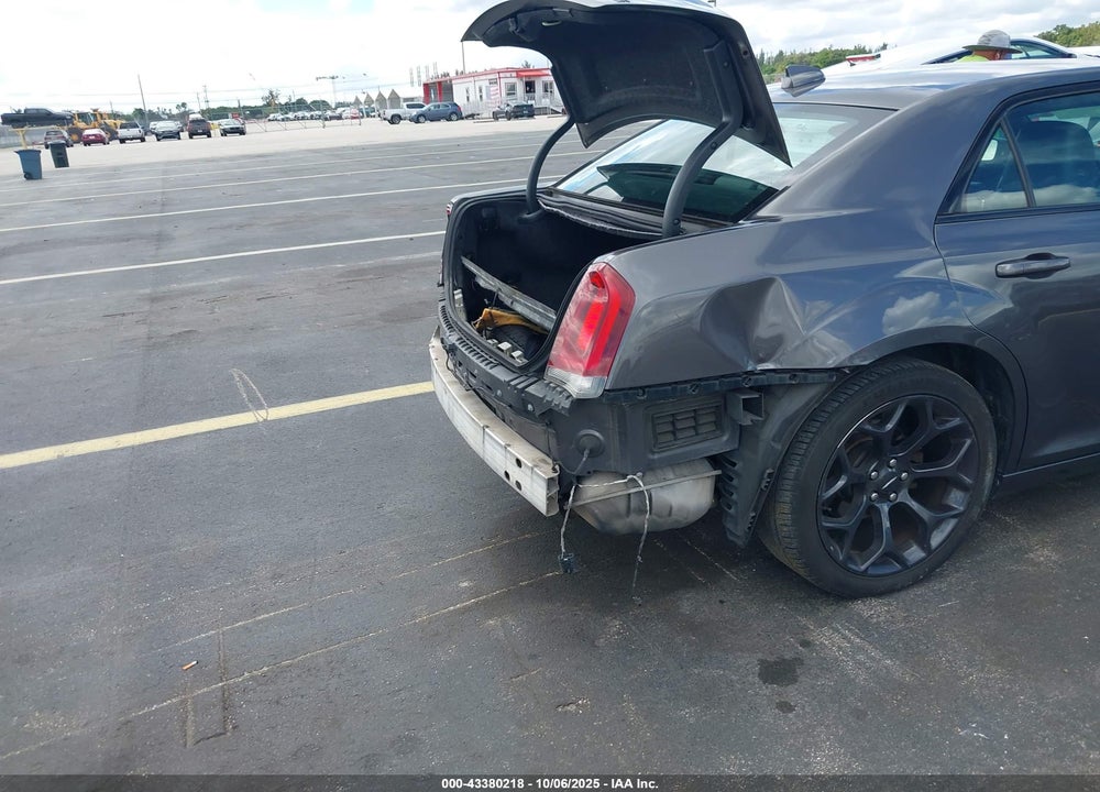 2019 CHRYSLER 300 300S VIN: 2C3CCABG0KH559717