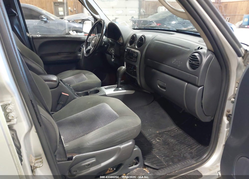 2003 JEEP LIBERTY LIMITED EDITION VIN: 1J4GL58K63W582822