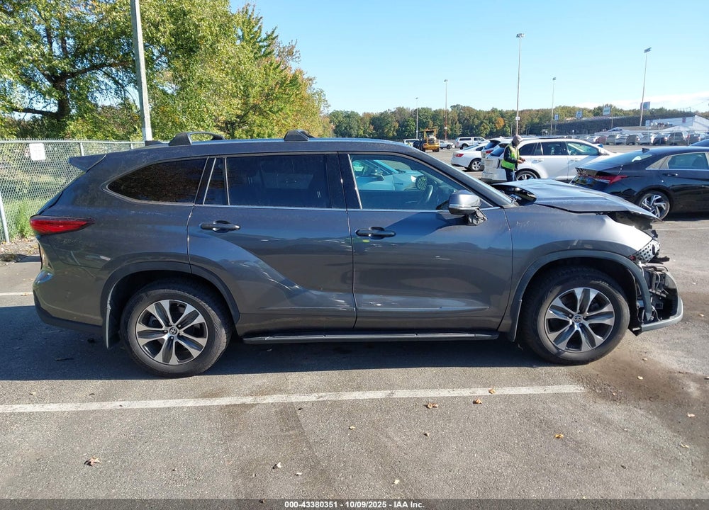 2021 TOYOTA HIGHLANDER XLE VIN: 5TDGZRBH1MS551729