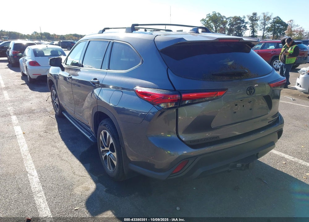 2021 TOYOTA HIGHLANDER XLE VIN: 5TDGZRBH1MS551729