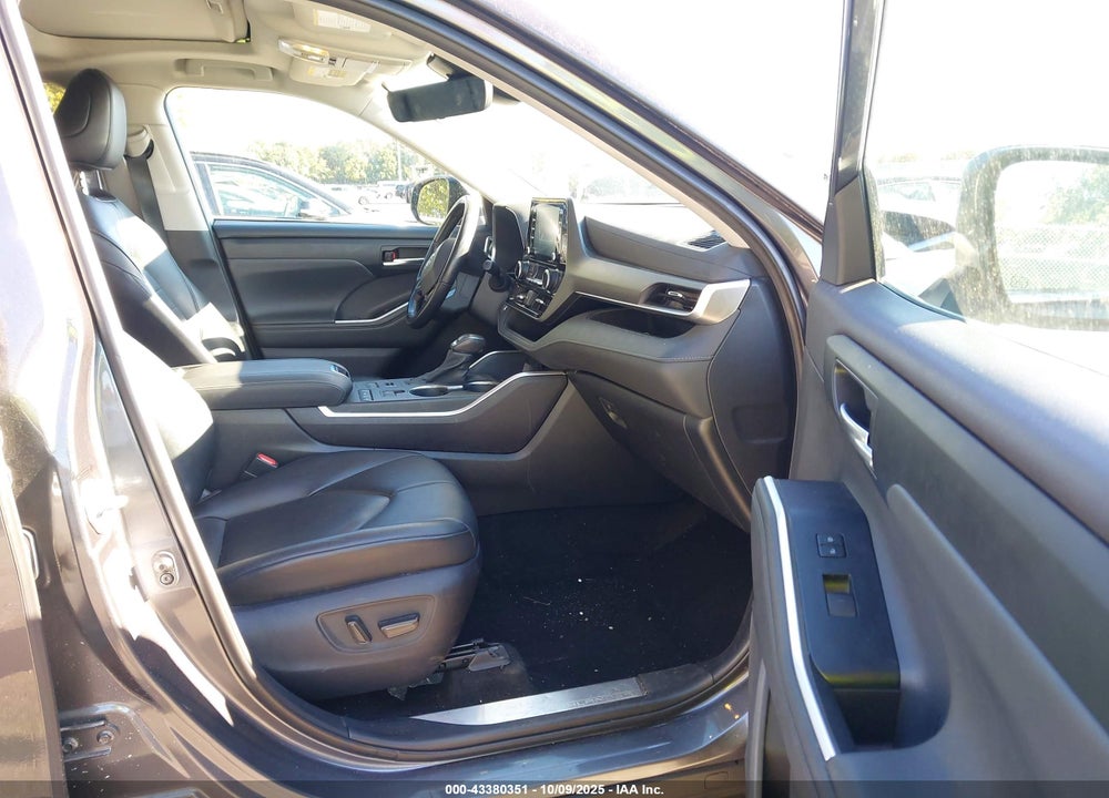 2021 TOYOTA HIGHLANDER XLE VIN: 5TDGZRBH1MS551729