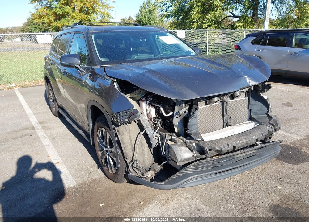 2021 TOYOTA HIGHLANDER XLE VIN: 5TDGZRBH1MS551729