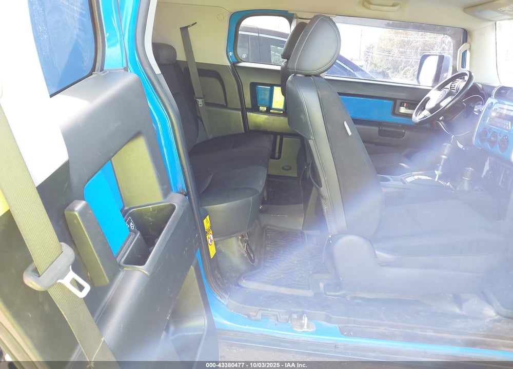 2007 TOYOTA FJ CRUISER VIN: JTEBU11F370009240