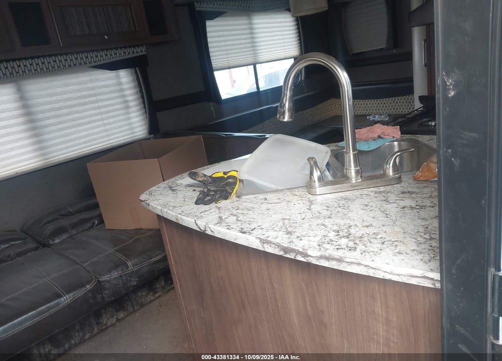 2018 HEARTLAND TRAVEL TRAILER VIN: 5SFEB2924JE360910