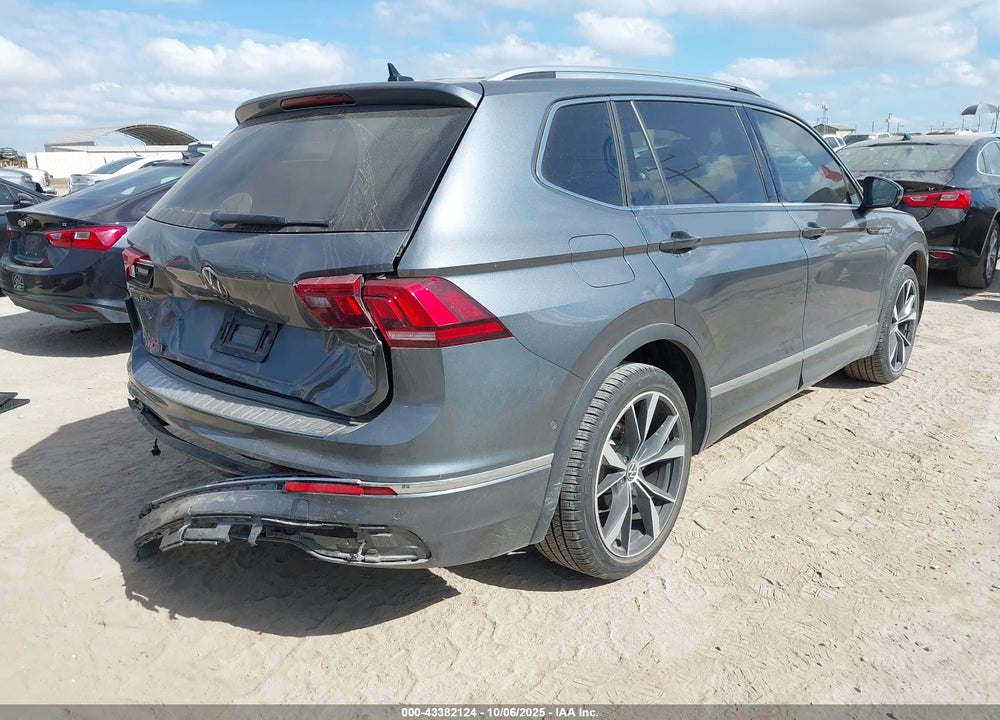 2022 VOLKSWAGEN TIGUAN VIN: 3VV4B7AX1NM056132