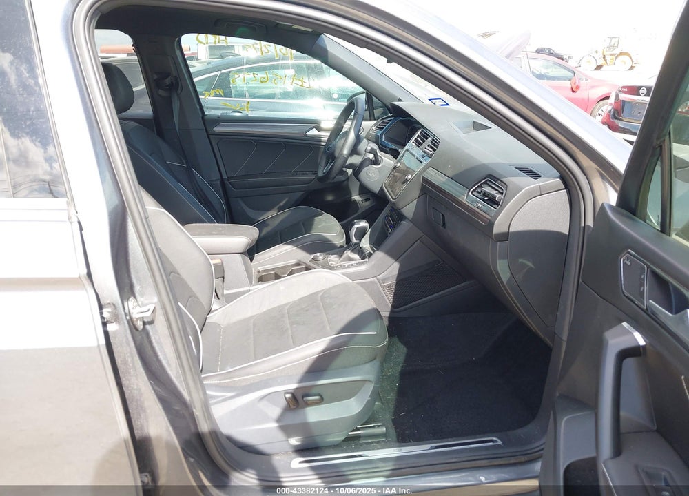 2022 VOLKSWAGEN TIGUAN VIN: 3VV4B7AX1NM056132