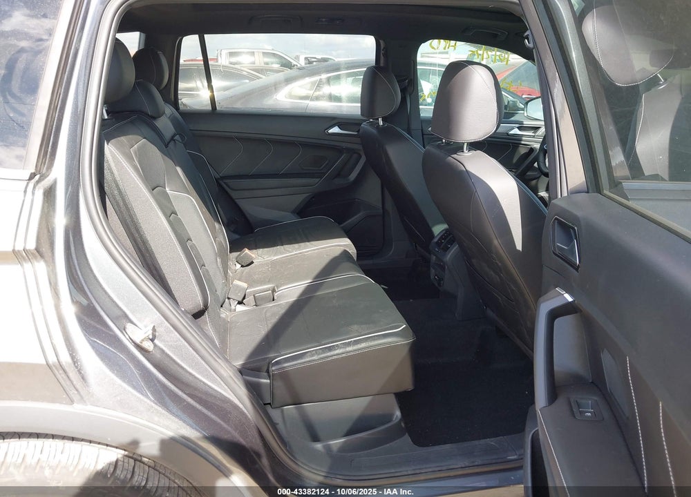 2022 VOLKSWAGEN TIGUAN VIN: 3VV4B7AX1NM056132