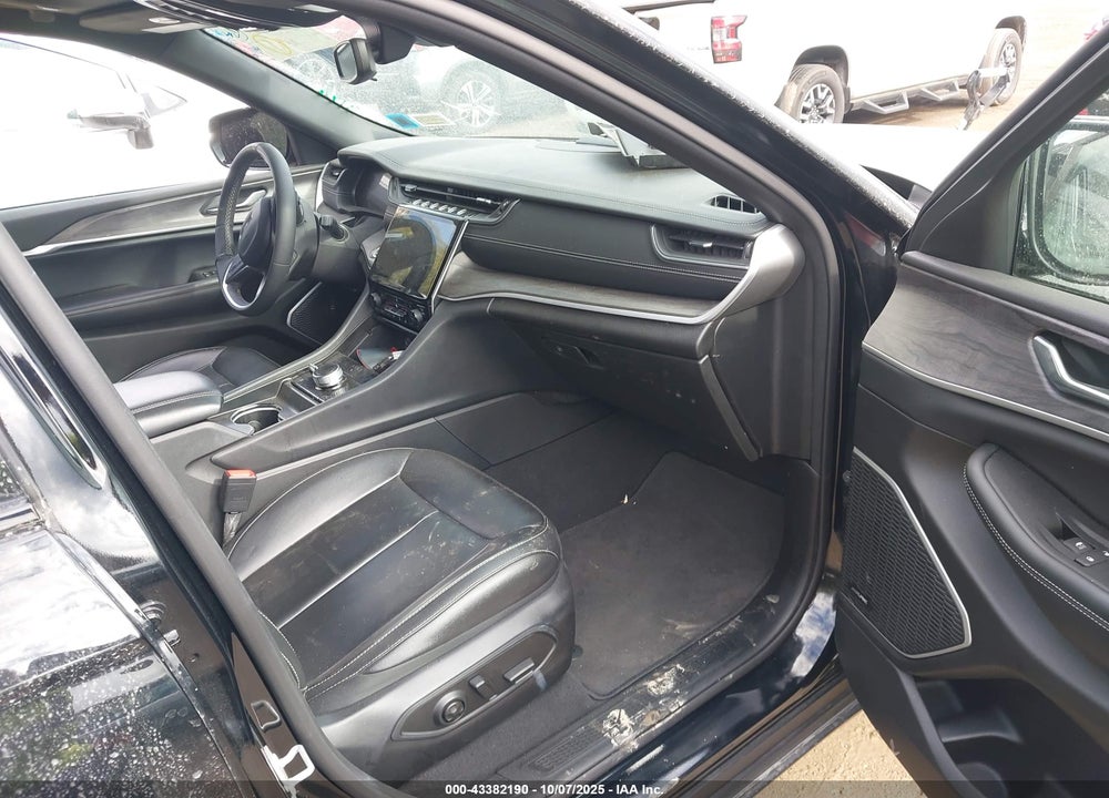 2024 JEEP GRAND CHEROKEE VIN: 1C4RJYB67RC158528