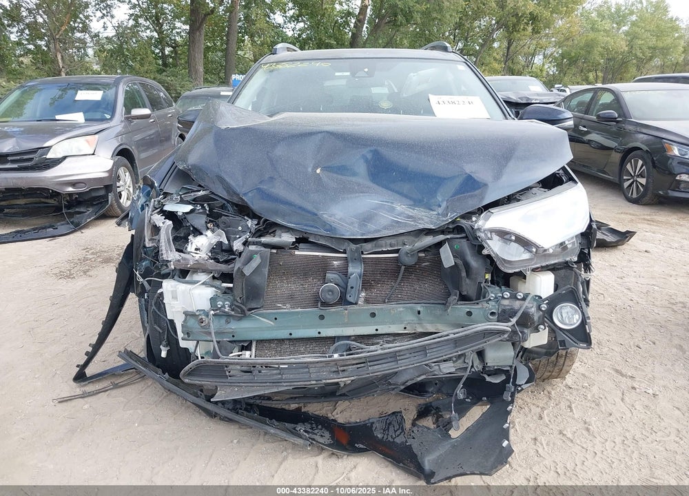 2018 TOYOTA RAV4 XLE VIN: JTMRFREV2JJ717123