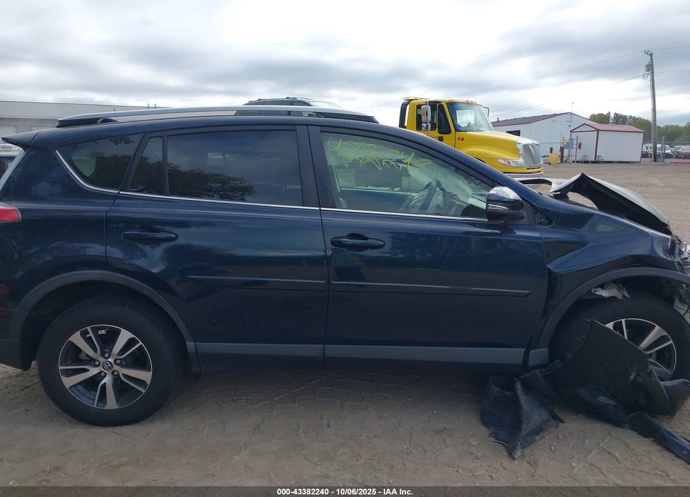 2018 TOYOTA RAV4 XLE VIN: JTMRFREV2JJ717123