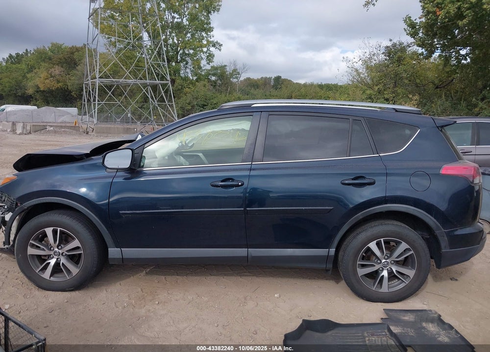 2018 TOYOTA RAV4 XLE VIN: JTMRFREV2JJ717123