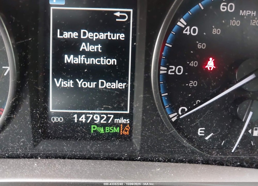 2018 TOYOTA RAV4 XLE VIN: JTMRFREV2JJ717123