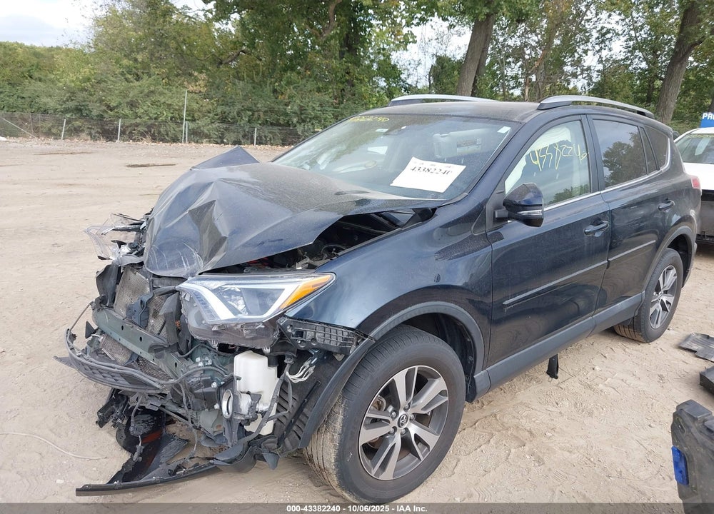 2018 TOYOTA RAV4 XLE VIN: JTMRFREV2JJ717123