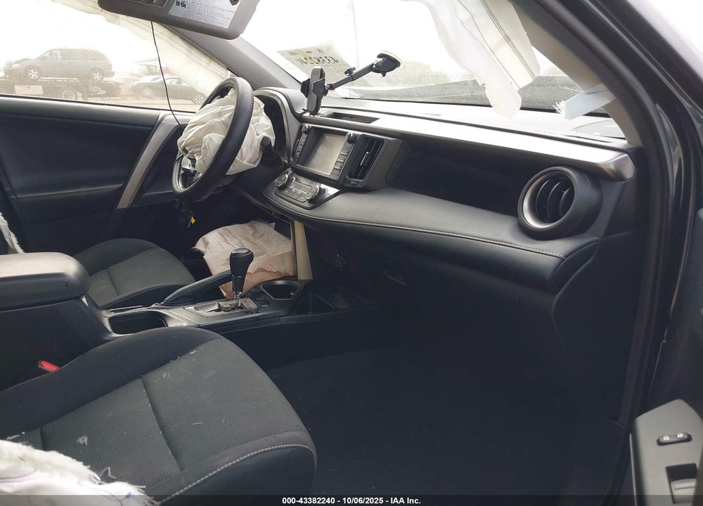 2018 TOYOTA RAV4 XLE VIN: JTMRFREV2JJ717123
