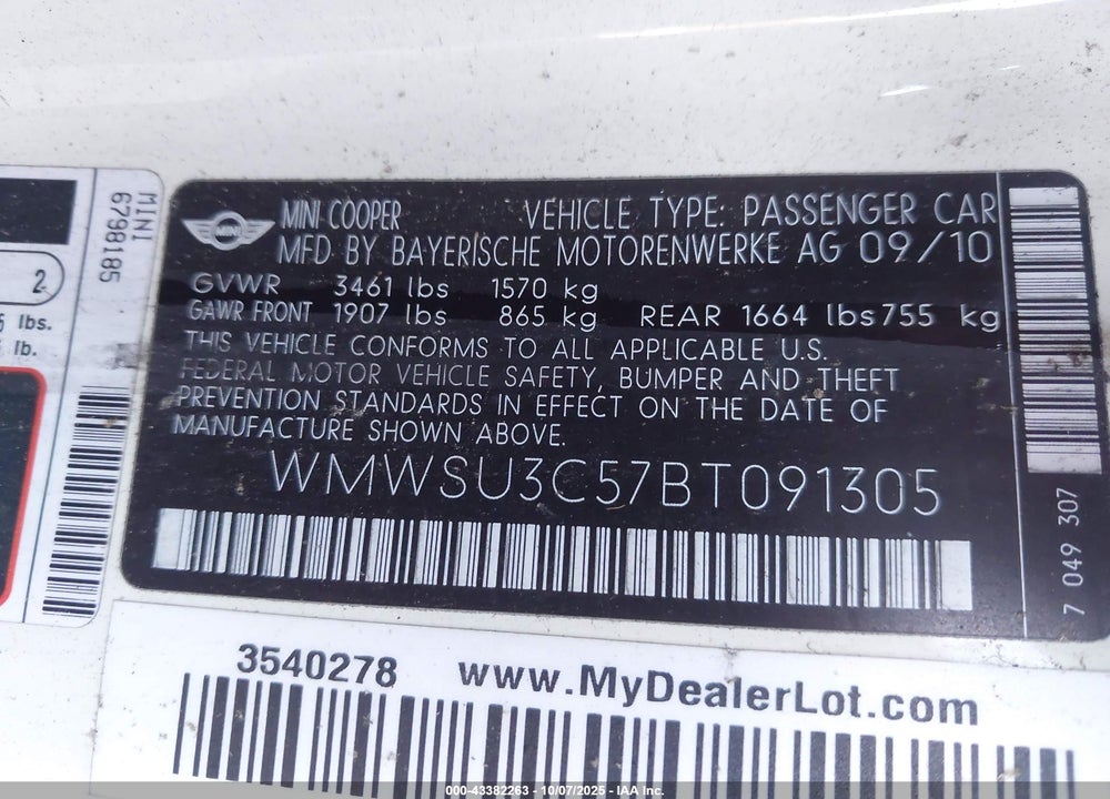 2011 MINI COOPER VIN: WMWSU3C57BT091305