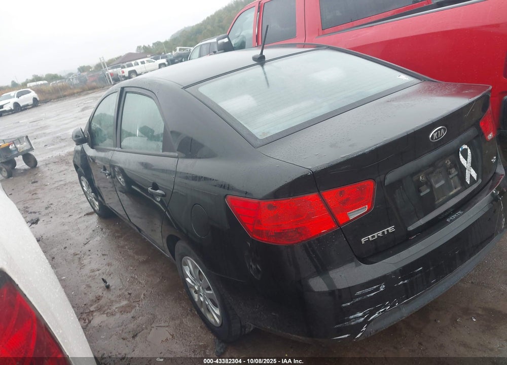 2011 KIA FORTE EX VIN: KNAFU4A21B5448773