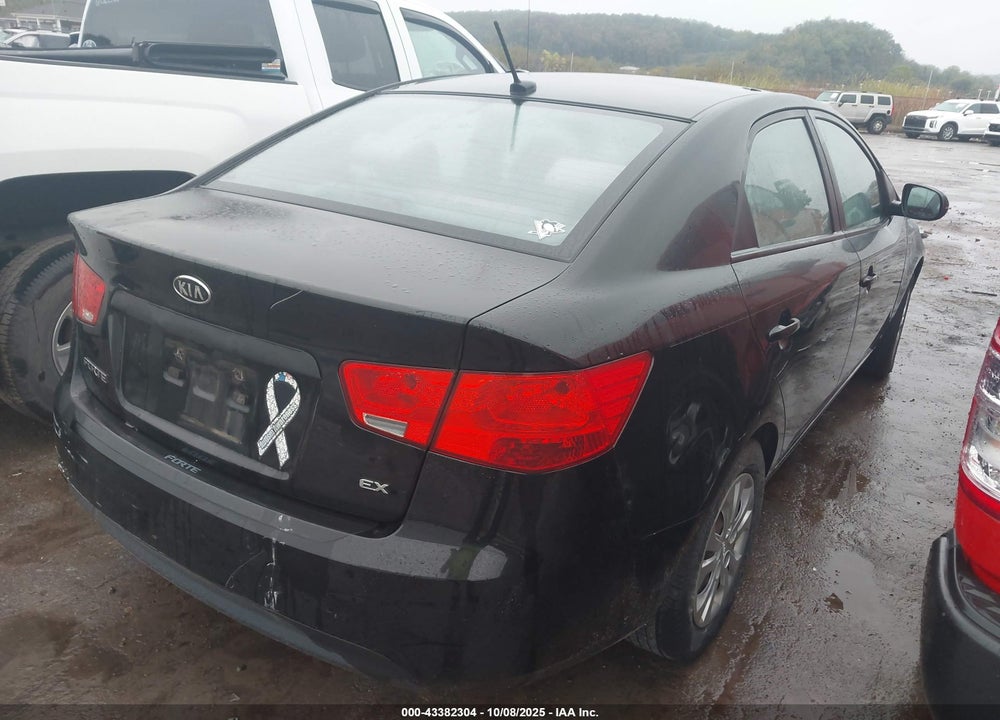 2011 KIA FORTE EX VIN: KNAFU4A21B5448773