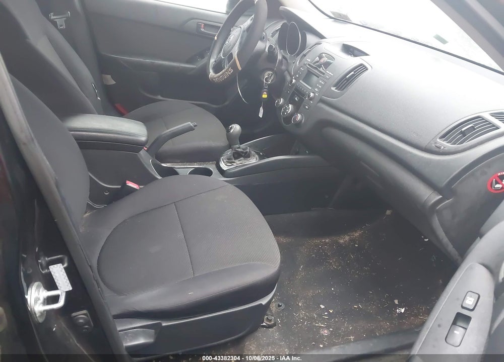 2011 KIA FORTE EX VIN: KNAFU4A21B5448773