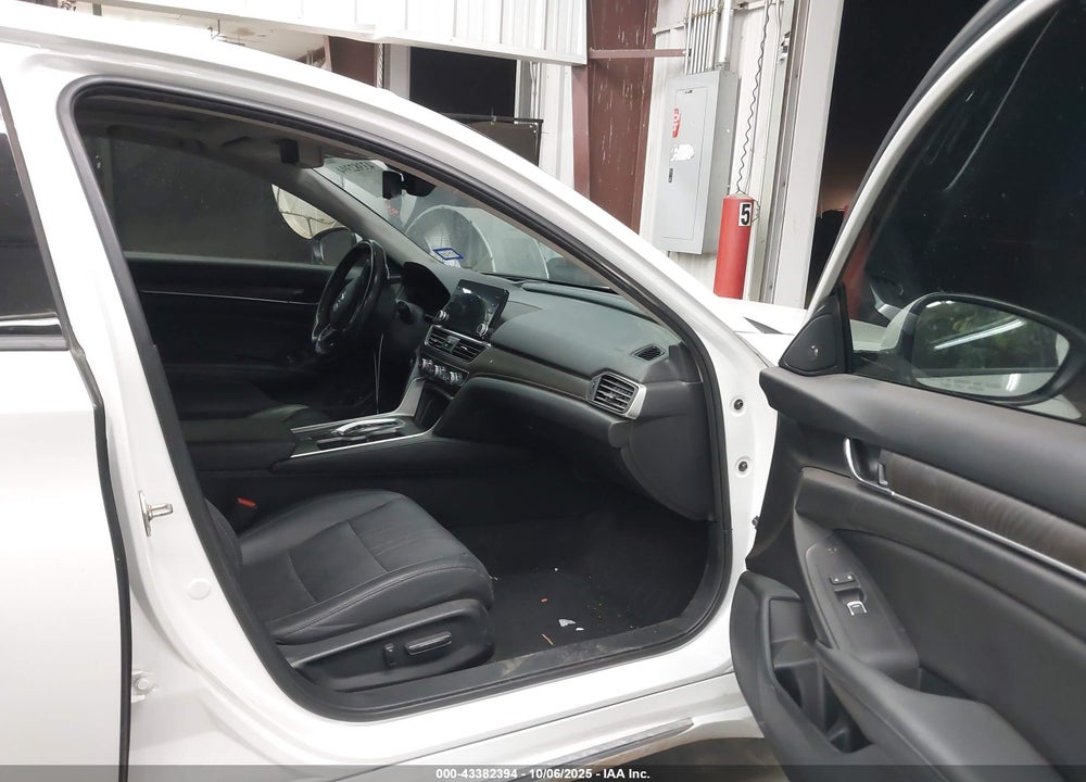 2019 HONDA ACCORD TOURING 2.0T VIN: 1HGCV2F95KA036412