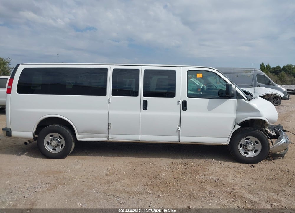 2017 CHEVROLET EXPRESS 3500 VIN: 1GAZGPFG5H1336841