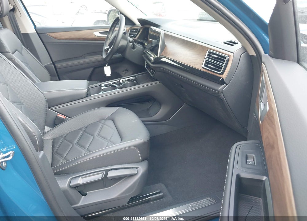 2025 VOLKSWAGEN ATLAS VIN: 1V2KR2CA9SC571338