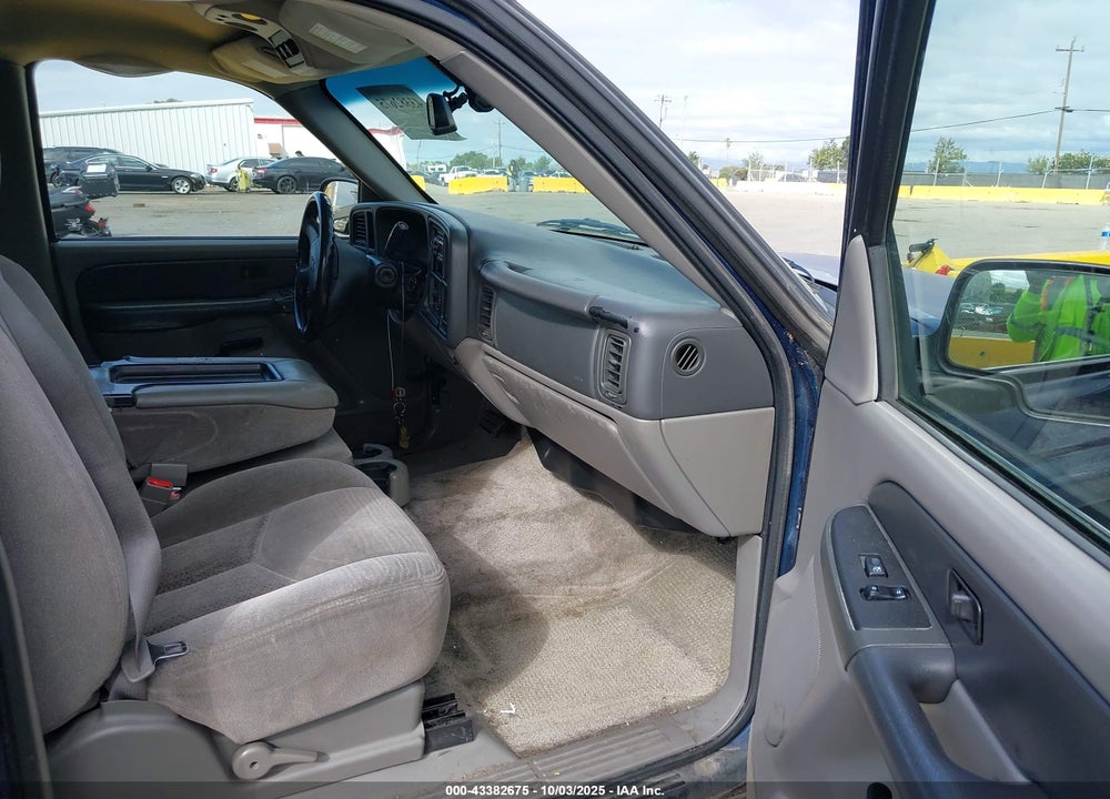 2003 CHEVROLET TAHOE LS VIN: 1GNEC13V13J300419