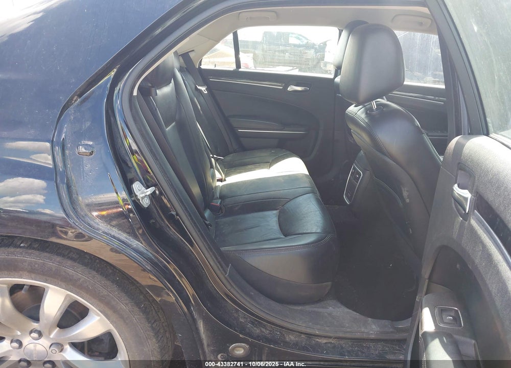 2019 CHRYSLER 300 VIN: 2C3CCAAG0KH619772