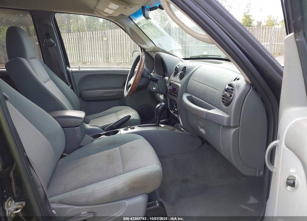 2006 JEEP LIBERTY VIN: 1J4GL38K76W253555