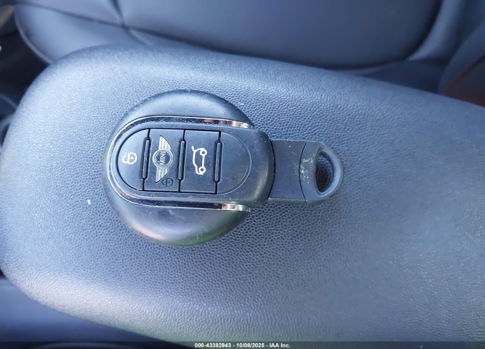 2016 MINI HARDTOP VIN: WMWXU1C56G2D09826