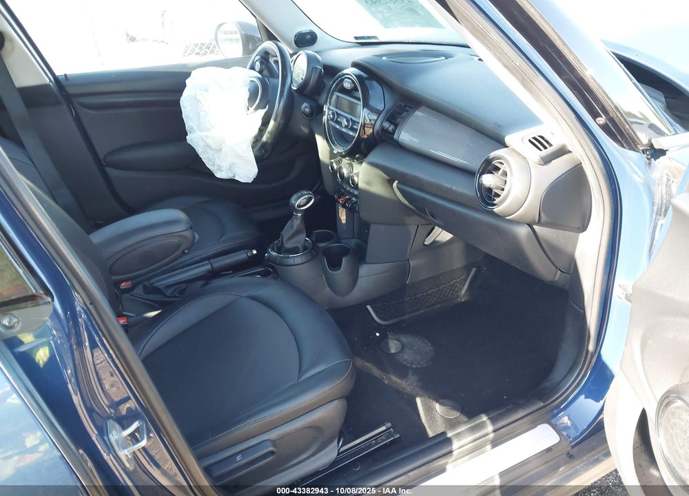 2016 MINI HARDTOP VIN: WMWXU1C56G2D09826