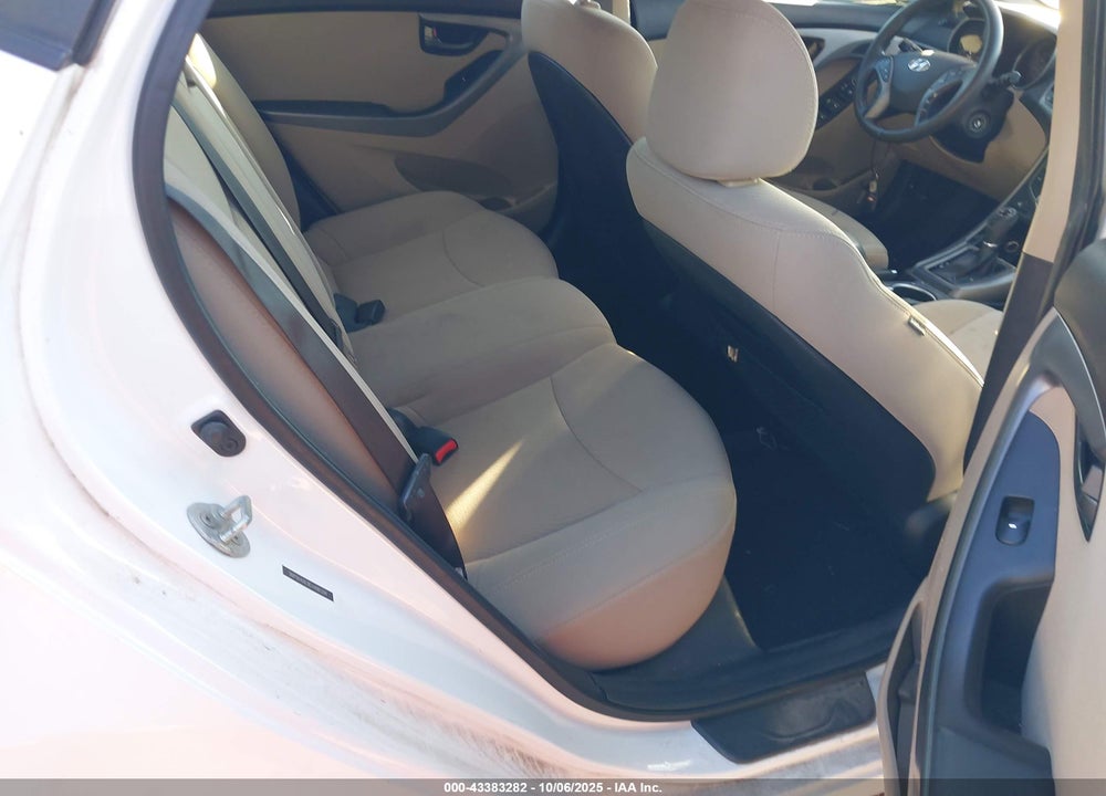 2014 HYUNDAI ELANTRA VIN: 5NPDH4AE8EH486594