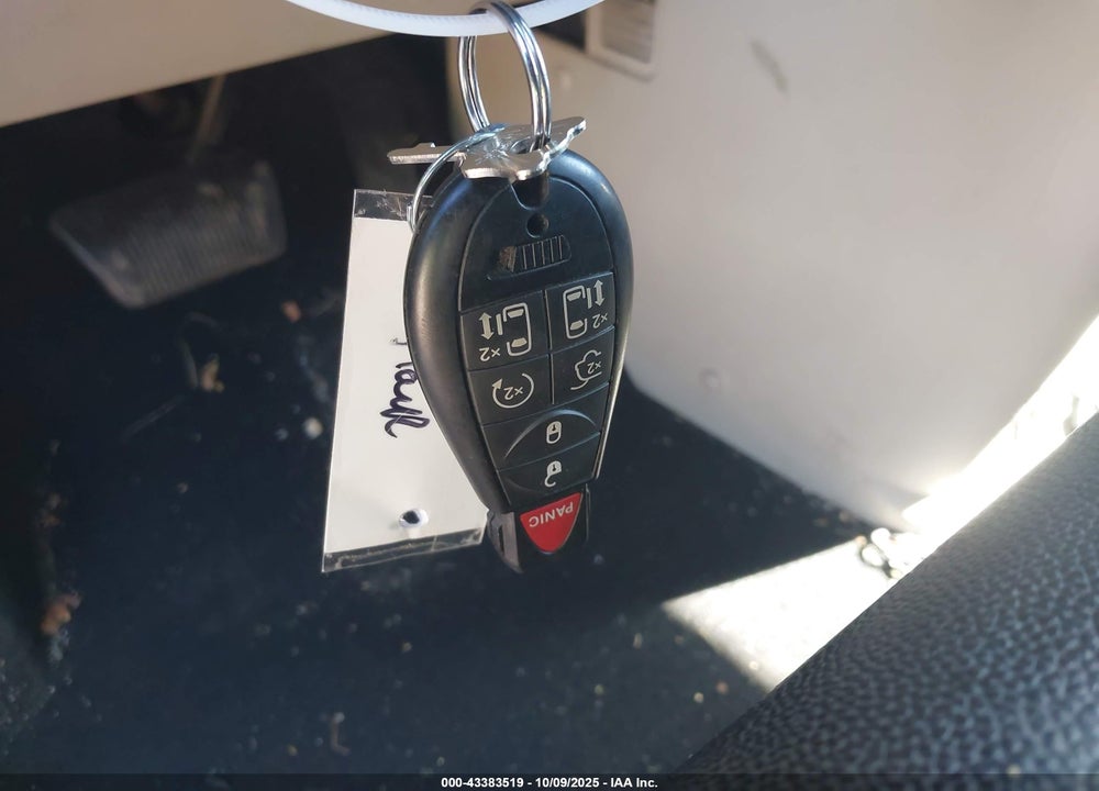 2013 CHRYSLER TOWN & COUNTRY TOURING VIN: 2C4RC1BG0DR734700