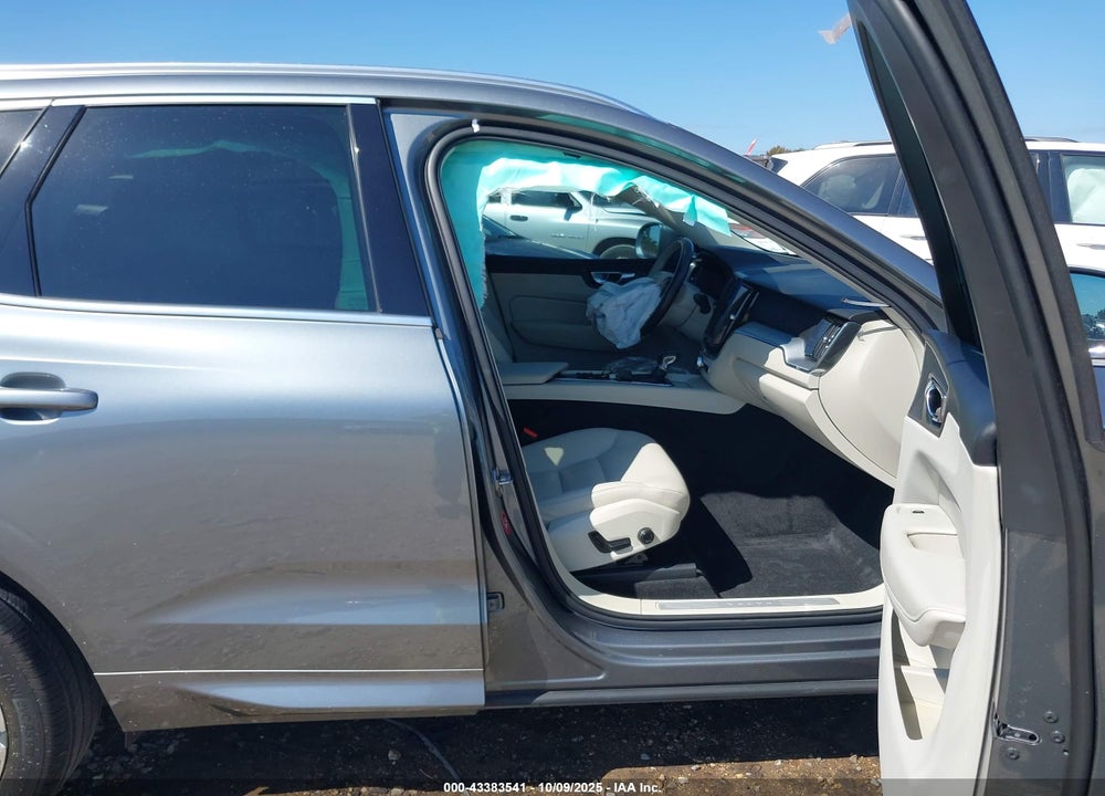 2018 VOLVO XC60 T6 MOMENTUM VIN: YV4A22RK2J1080618
