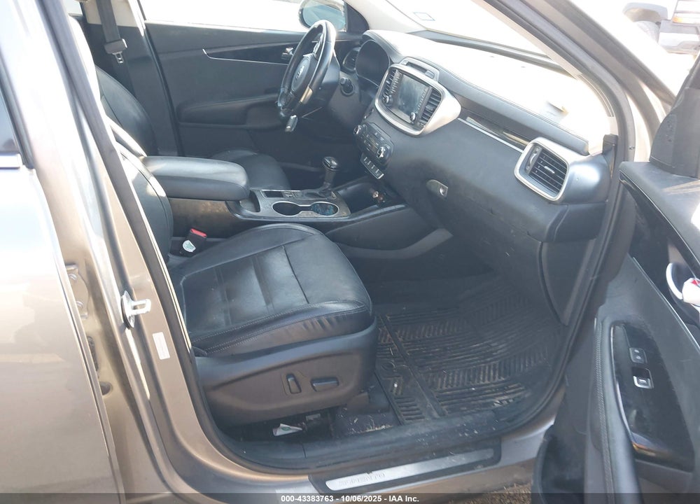 2016 KIA SORENTO VIN: 5XYPK4A55GG164360
