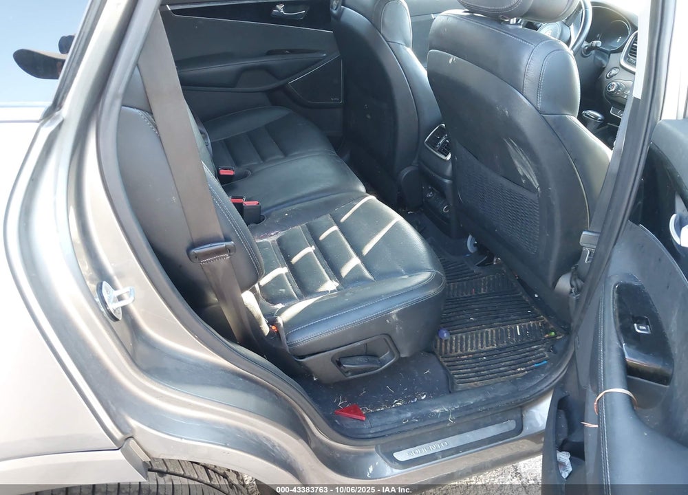 2016 KIA SORENTO VIN: 5XYPK4A55GG164360