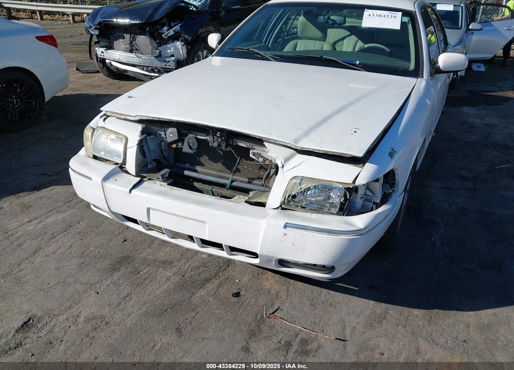 2011 MERCURY GRAND MARQUIS LS (FLEET ONLY) VIN: 2MEBM7FV2BX611594