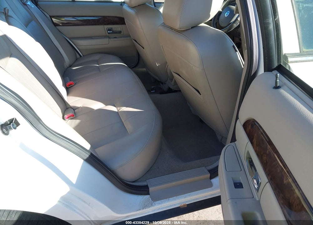 2011 MERCURY GRAND MARQUIS LS (FLEET ONLY) VIN: 2MEBM7FV2BX611594