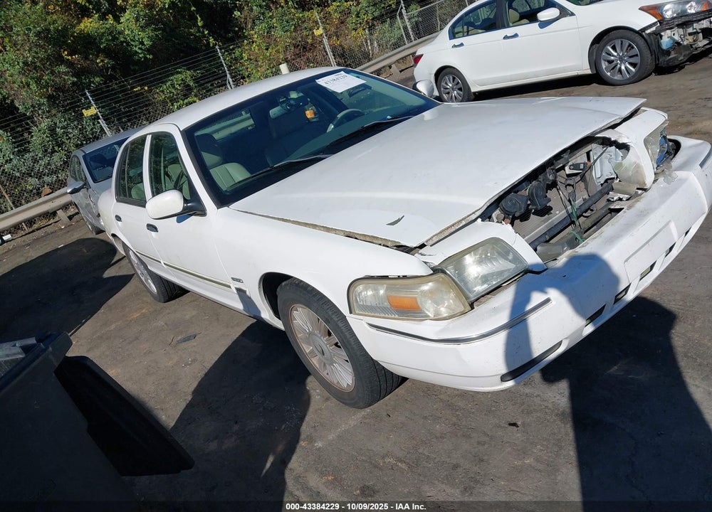 2011 MERCURY GRAND MARQUIS LS (FLEET ONLY) VIN: 2MEBM7FV2BX611594