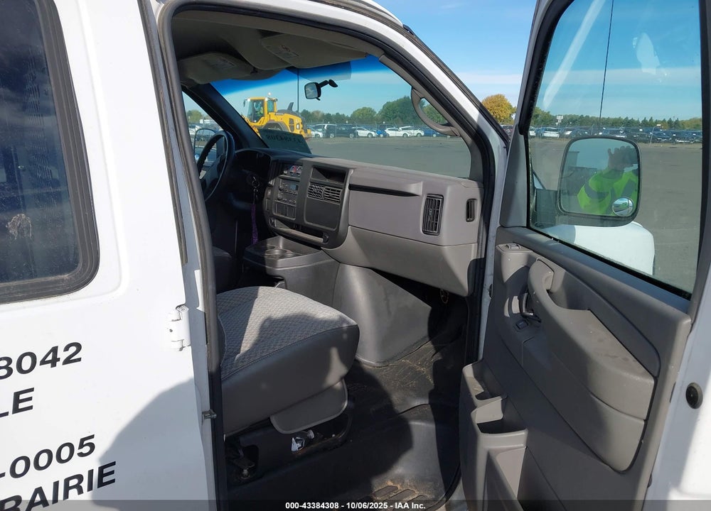 2005 GMC SAVANA STANDARD VIN: 1GTFH15T151127403