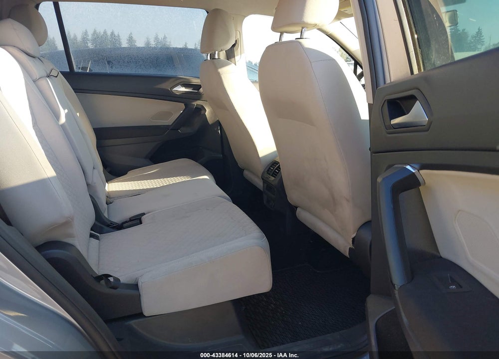 2019 VOLKSWAGEN TIGUAN VIN: 3VV1B7AX1KM193277