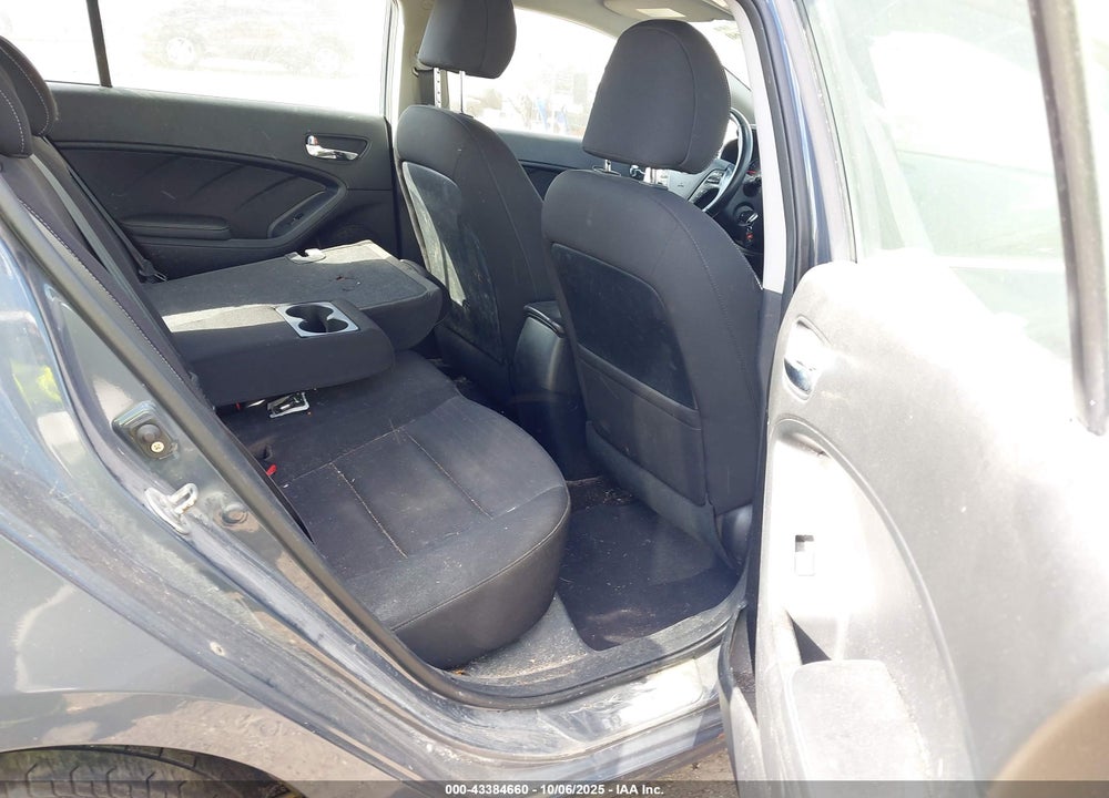 2016 KIA FORTE VIN: KNAFX5A8XG5493106