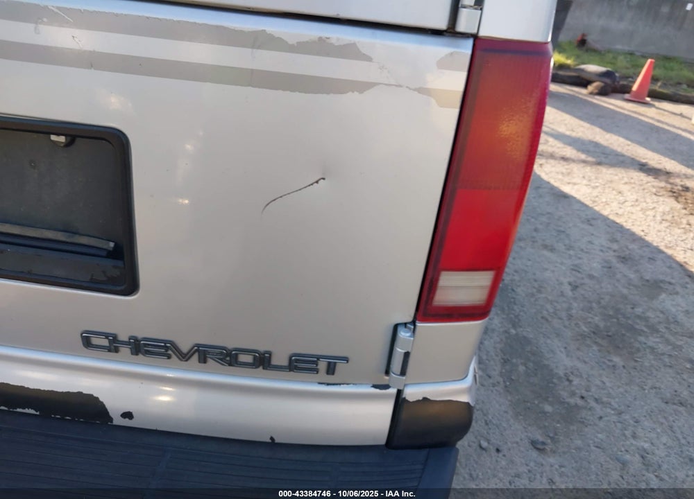 1996 CHEVROLET ASTRO VIN: 1GNEL19W4TB142183