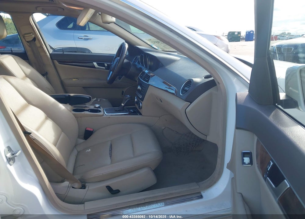 2013 MERCEDES-BENZ C 300 SPORT 4MATIC VIN: WDDGF8AB2DR243862