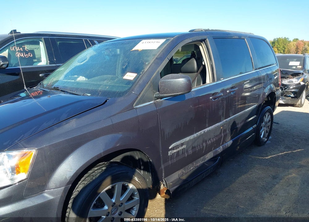 2014 CHRYSLER TOWN & COUNTRY VIN: 2C7WC1BG2ER221634