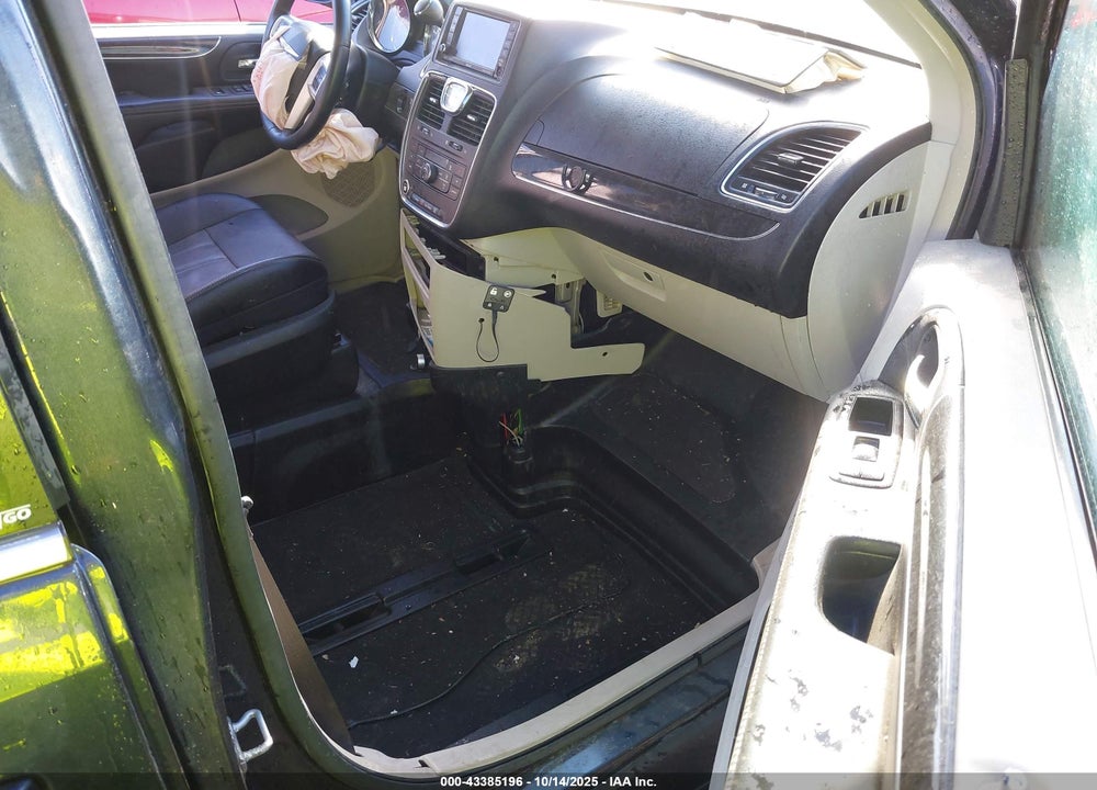 2014 CHRYSLER TOWN & COUNTRY VIN: 2C7WC1BG2ER221634