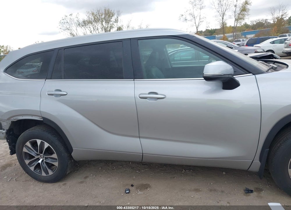 2024 TOYOTA HIGHLANDER XLE VIN: 5TDKDRBH4RS541051
