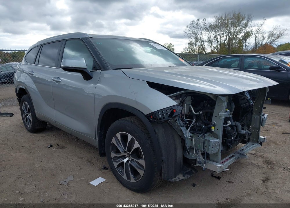 2024 TOYOTA HIGHLANDER XLE VIN: 5TDKDRBH4RS541051