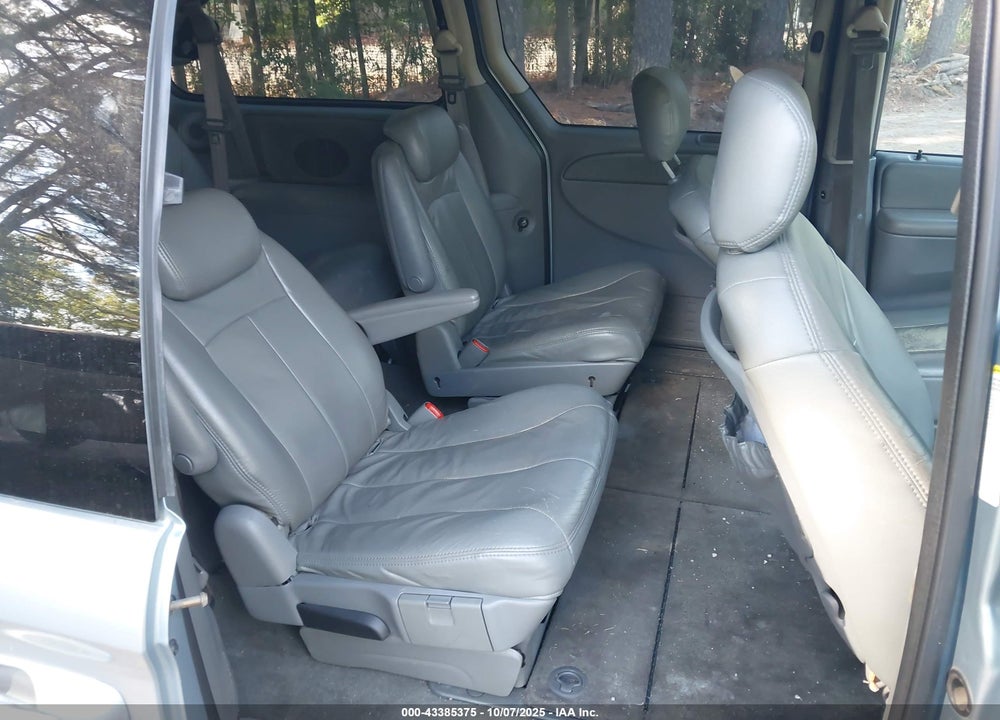 2005 CHRYSLER TOWN & COUNTRY TOURING VIN: 2C4GP54L25R530124