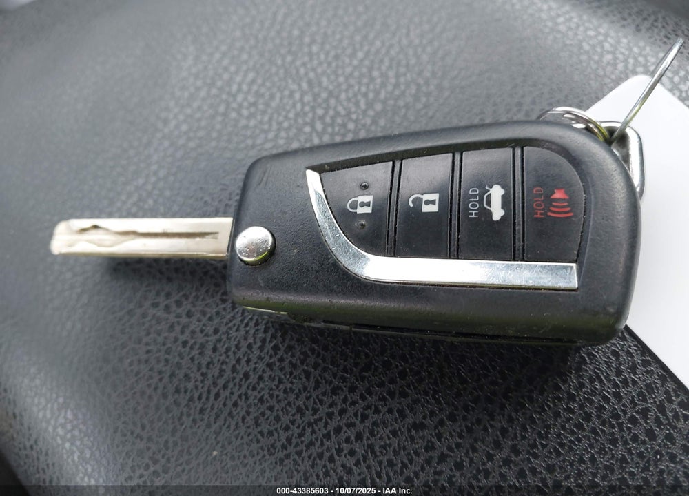 2019 TOYOTA CAMRY LE VIN: 4T1B11HK8KU757480