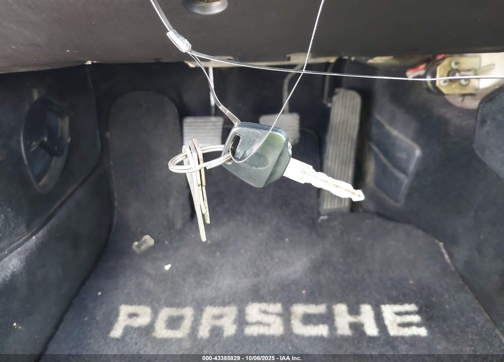 1984 PORSCHE 944 VIN: WP0AA0949EN465376